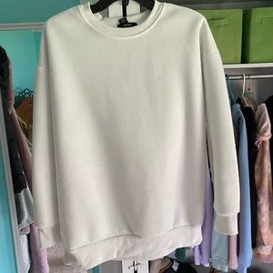 oversized crewneck sweatshirt